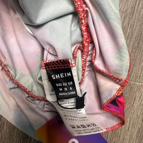 NWT SHEIN Women's Size 6 Multicolor Floral Bikini Top Ruffle Edge Ring Detail - Picture 2 of 3